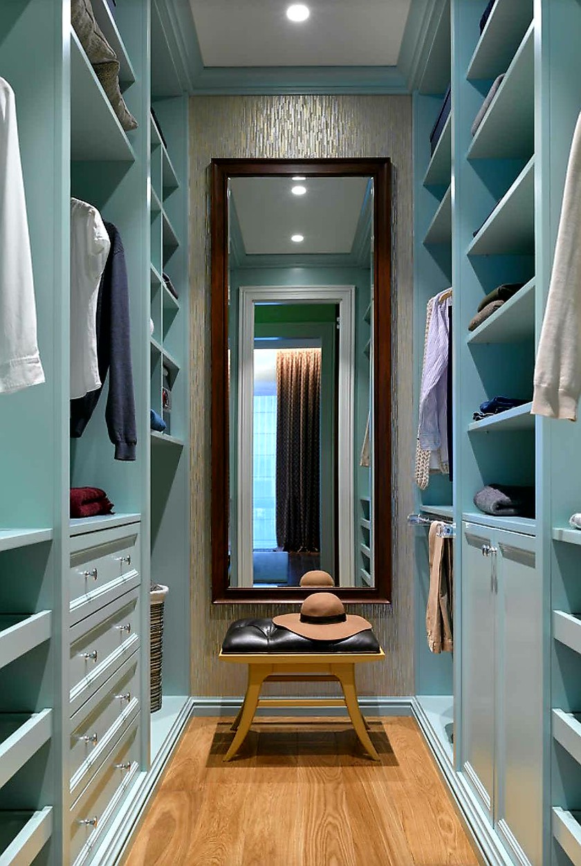 Параллельная гардеробная комната с большим зеркалом Ижевск