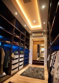 Большая открытая гардеробная комната с комбинированным наполнением Ижевск